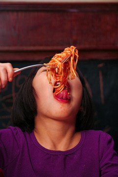 spaghetti eating